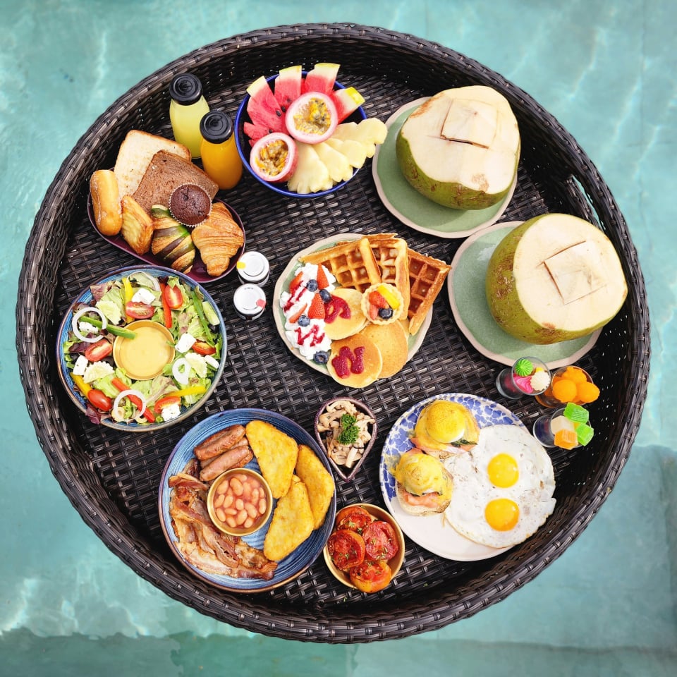 Explorar’s Signature Floating Breakfast
