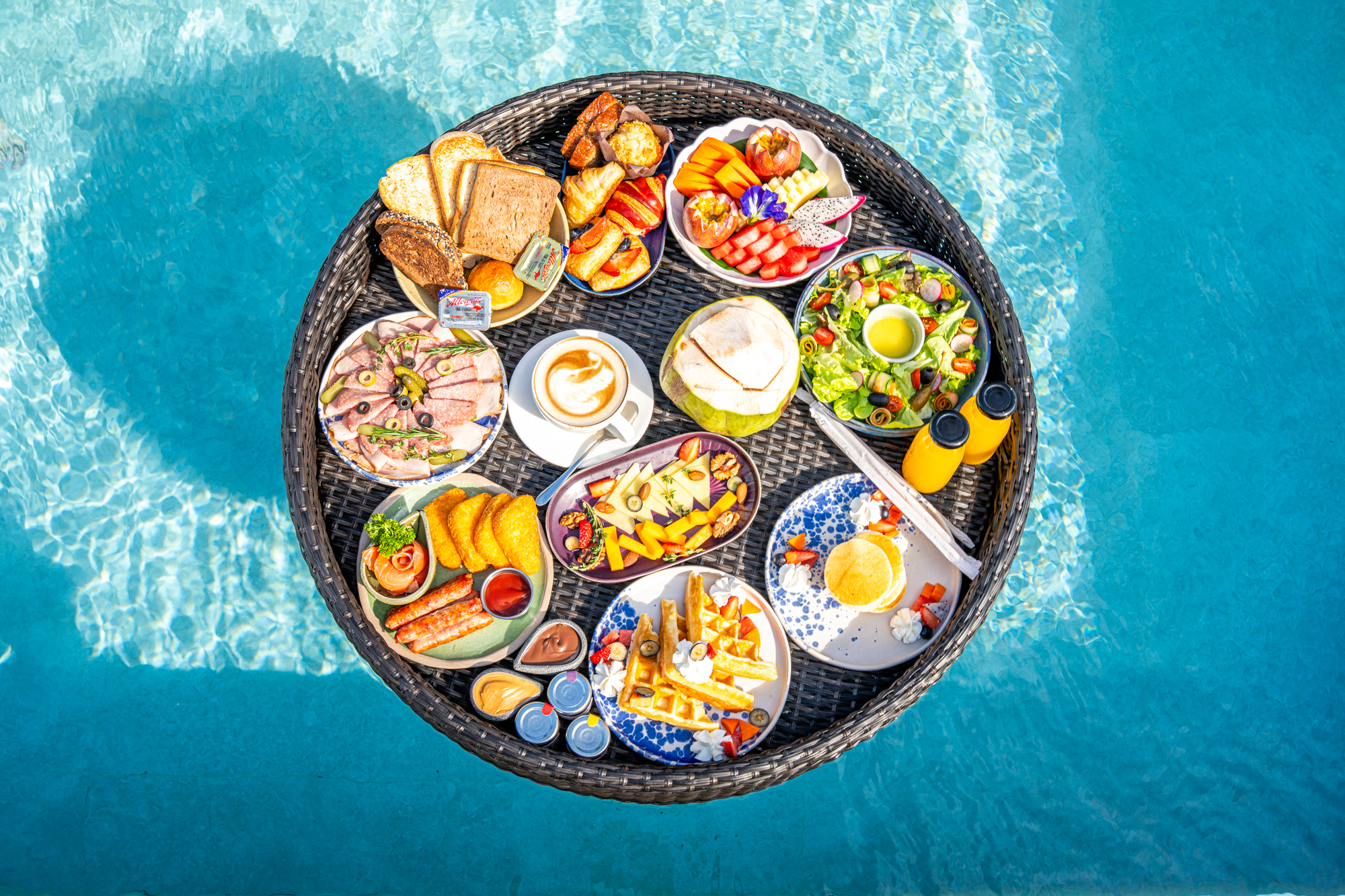 Explorar’s Signature Floating Breakfast